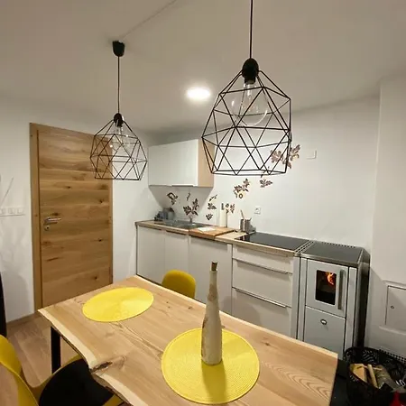 Apartma Lupis