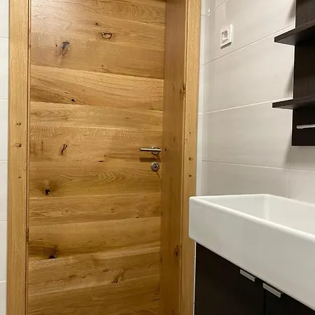 Apartma Lupis