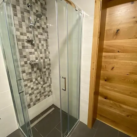 Apartma Lupis *