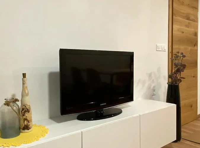 아파트 Apartma Lupis